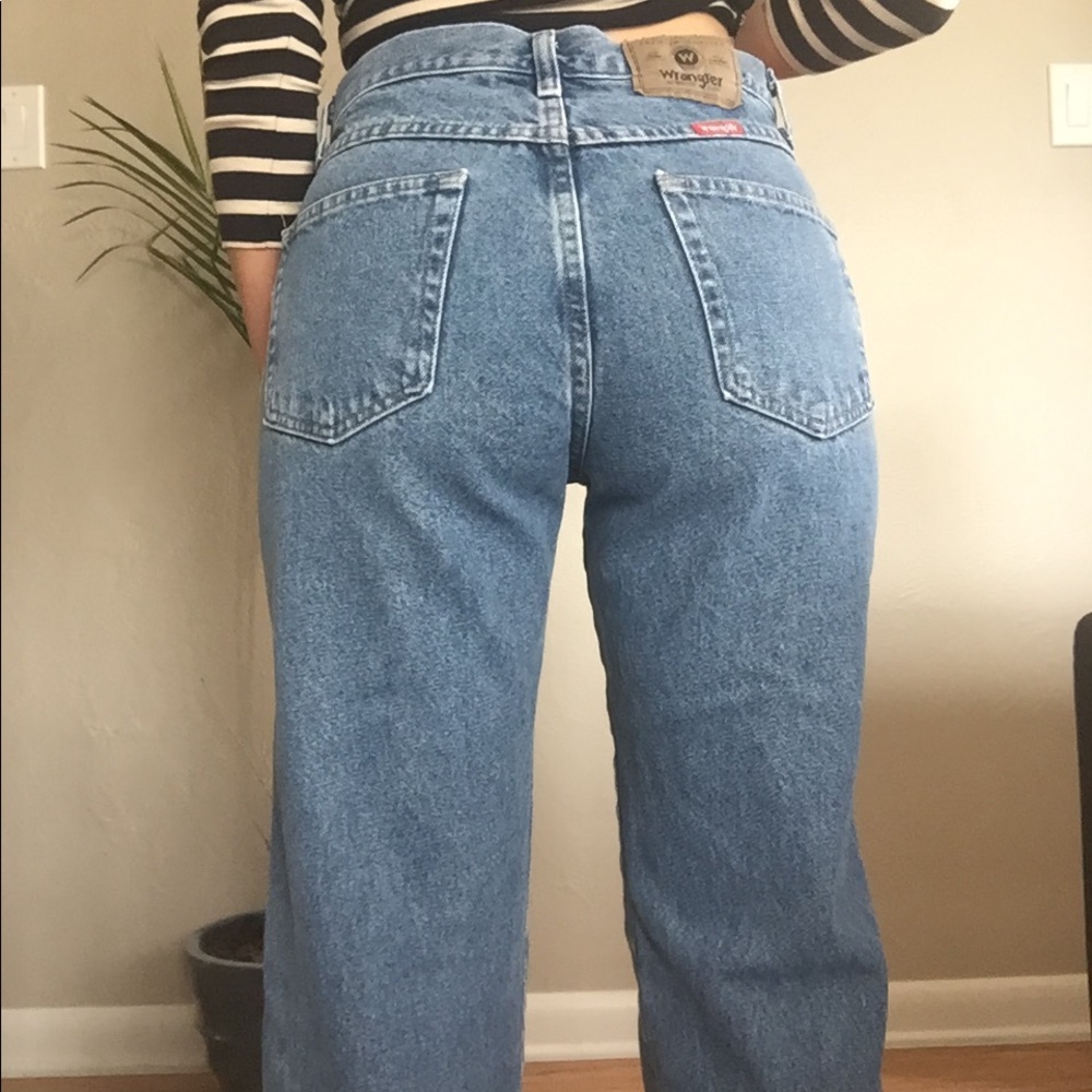 ⛔️SOLD⛔️Vintage High waisted Wrangle jeans. - Picture 3 of 4